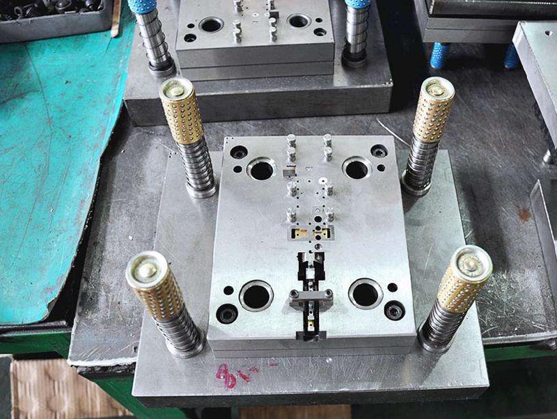 东阳模具制造-01